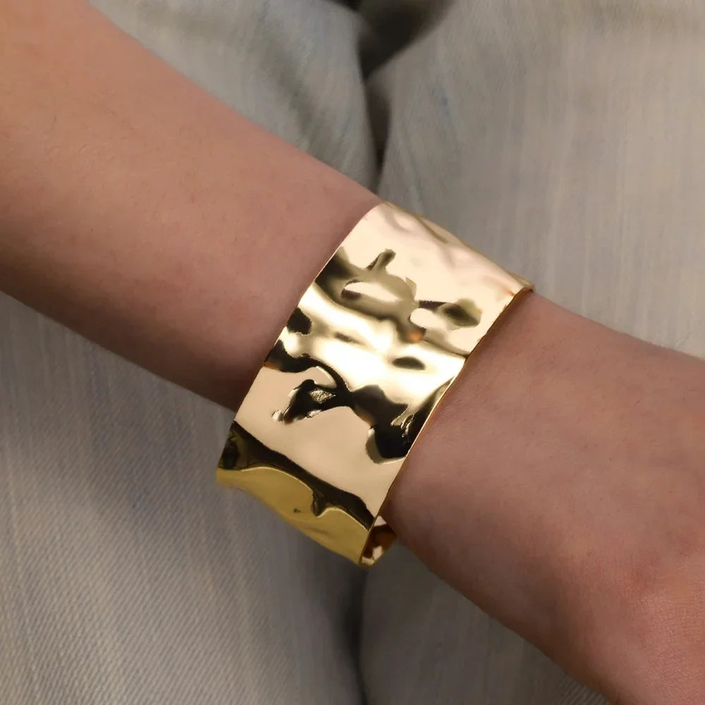 Offenes goldenes Boho-Armband