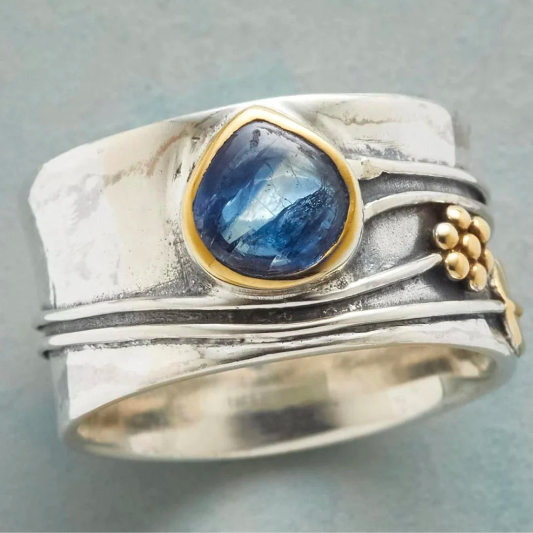 Vintage-Silberring mit blauem Saphir