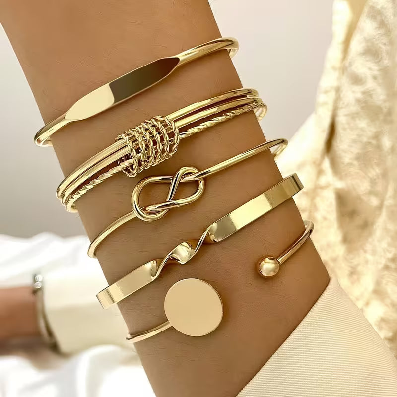 5-teiliges elegantes goldenes Armreif-Set