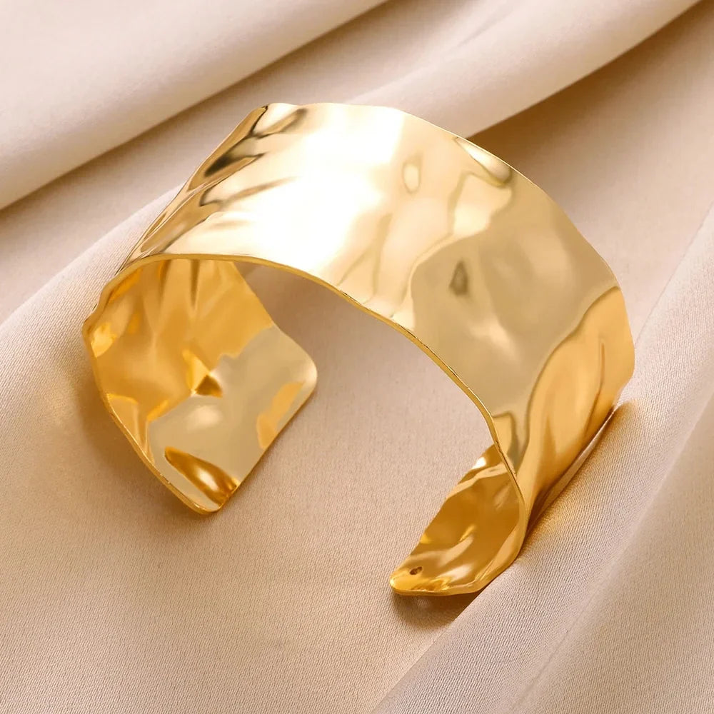 Offenes goldenes Boho-Armband