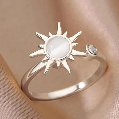 Verstellbarer Sonnenring mit Katzenaugenstein und Zirkon