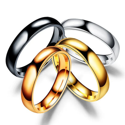 Eleganter goldener Ehering