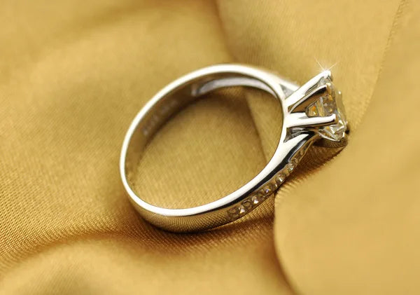 Solitärring Silber 925 mit strahlendem Zirkon