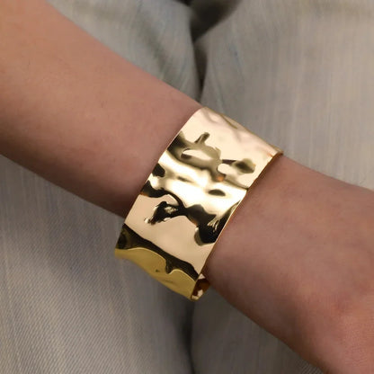 Offenes goldenes Boho-Armband