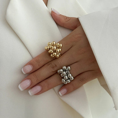 Verstellbarer Ring mit goldenen Kugeln