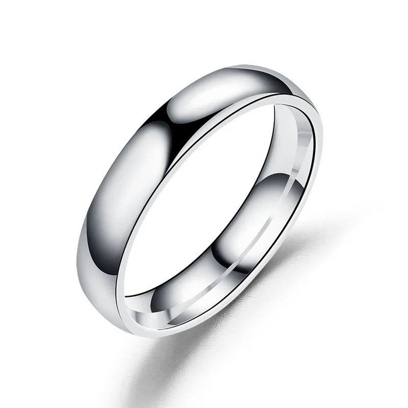 Eleganter goldener Ehering