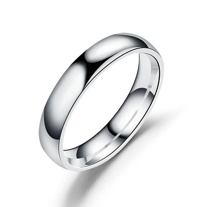 Eleganter goldener Ehering