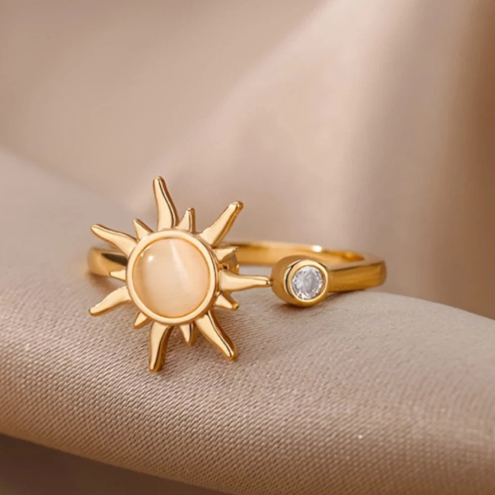 Verstellbarer Sonnenring mit Katzenaugenstein und Zirkon