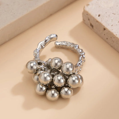 Verstellbarer Ring mit goldenen Kugeln