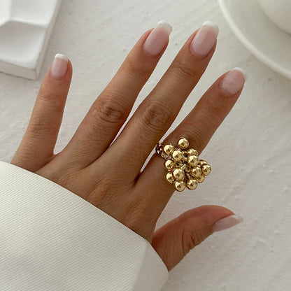 Verstellbarer Ring mit goldenen Kugeln