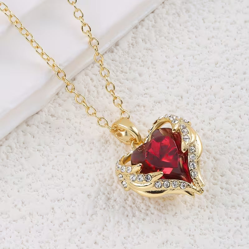 Angel Embrace Ruby Heart Halskette | Gold
