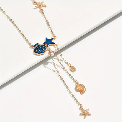 Elegante goldene Halskette mit Stern und blauer Muschel