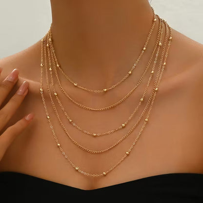 Elegante mehrkettige Halskette mit Quasten