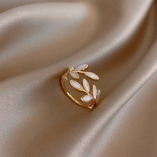 Eleganter Blatt Ring