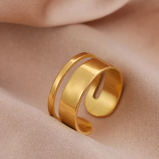 18 Karat goldplattierter Ring mit grünem Kristall