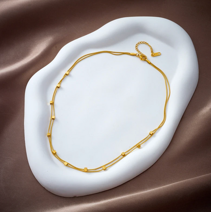 18 Karat vergoldetes Collier mit kleinen Quadraten