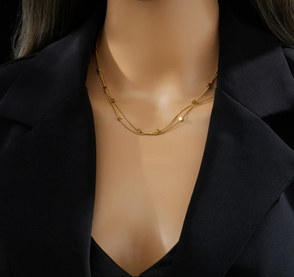 18 Karat vergoldetes Collier mit kleinen Quadraten