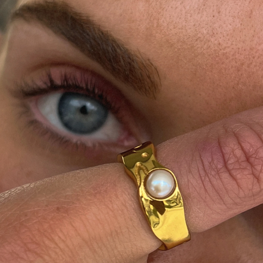 18 Karat vergoldeter Ring mit einer Schicksalsperle