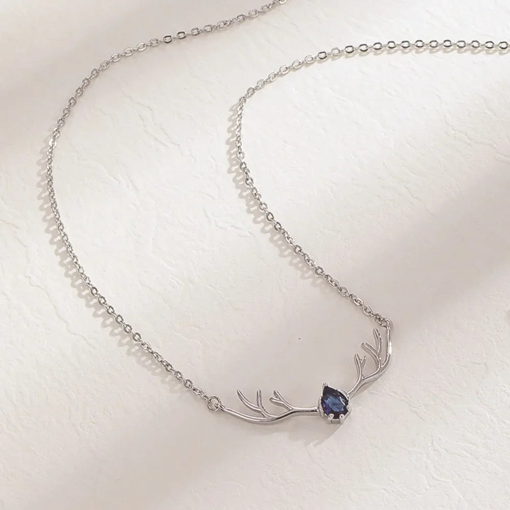 Geweih Halskette mit zartem Herz Anhänger