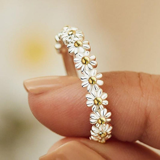 Verstellbarer Margeritenring aus Silber mit handbemaltem Emaille