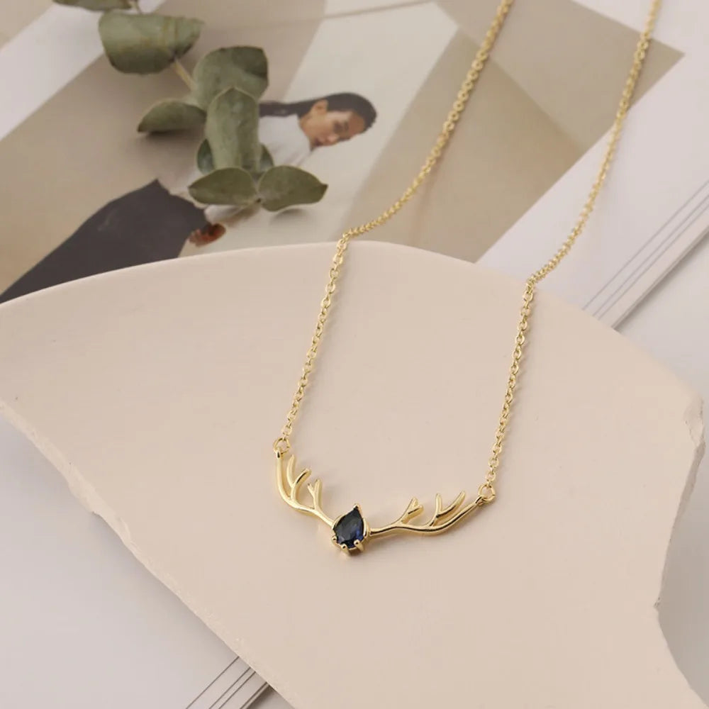 Geweih Halskette mit zartem Herz Anhänger