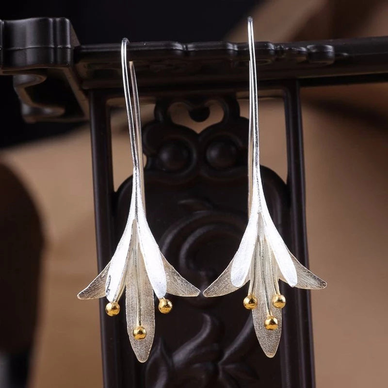 Elegante Silberblumen Ohrringe