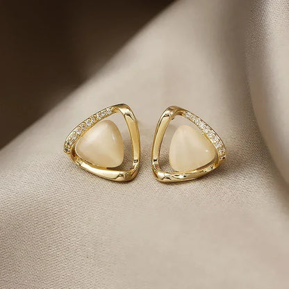 Elegante Dreiecks Ohrringe mit Opal und Kristall