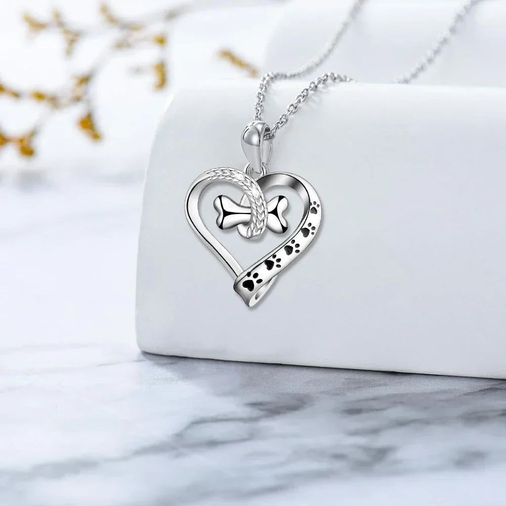 2-teiliges Schmuckset mit Pfoten, Herz und Knochen Anhängern