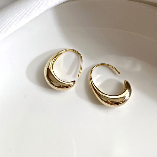 Luxuriöse Goldohrringe