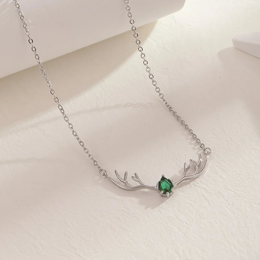 Geweih Halskette mit zartem Herz Anhänger