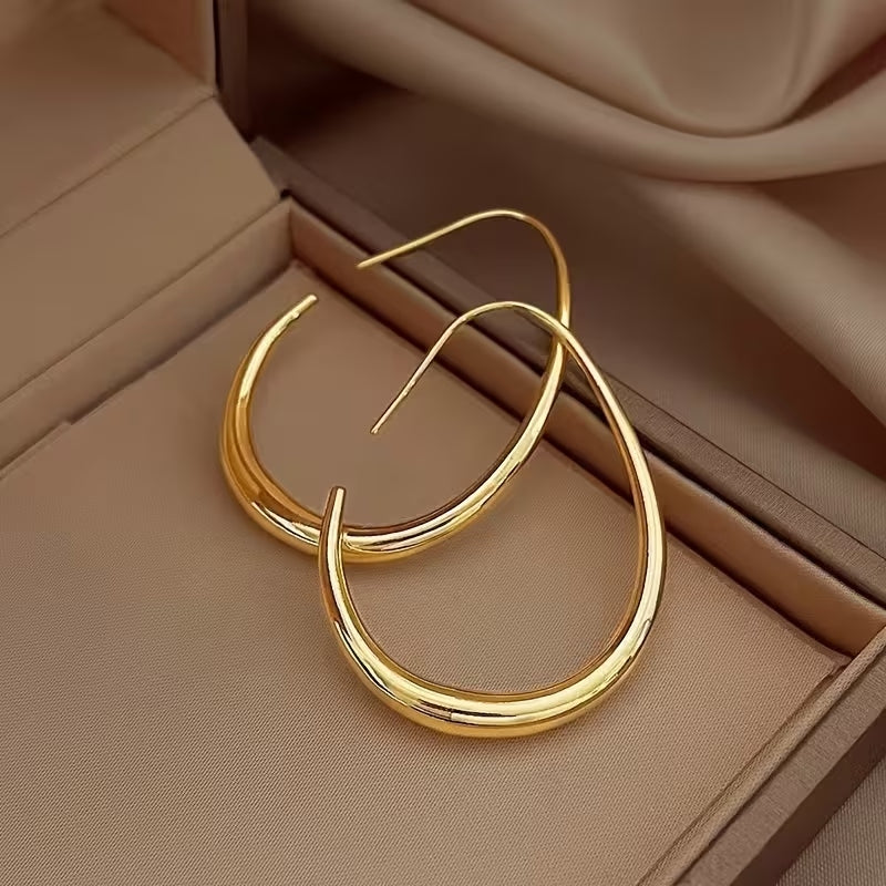 Elegante vintage goldene Ohrringe