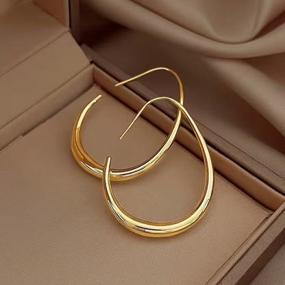 Elegante vintage goldene Ohrringe