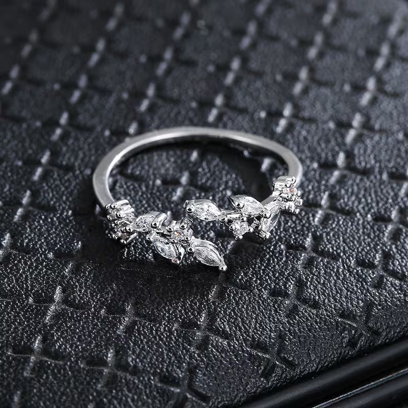 Eleganter verstellbarer Zirkonia-Ring
