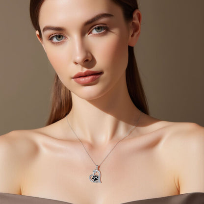 Herzförmige Hundepfoten Halskette mit Zirkonia