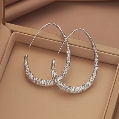 Elegante vintage goldene Ohrringe