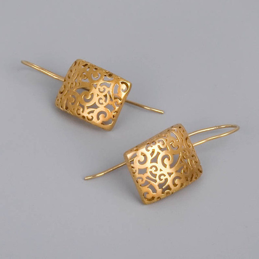 Goldene hohle Efeu-Ohrringe