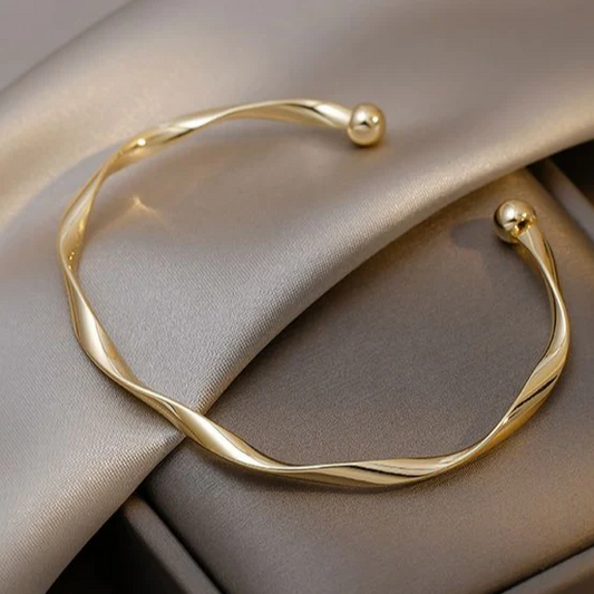 Elegantes offenes Goldarmband