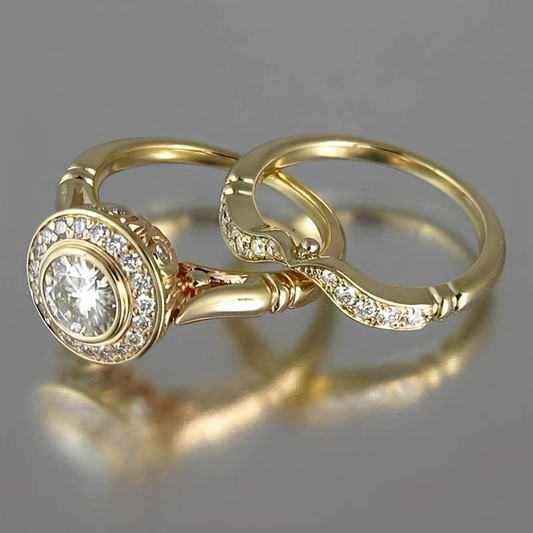 Set von Ringen in Gold und Zirkonia