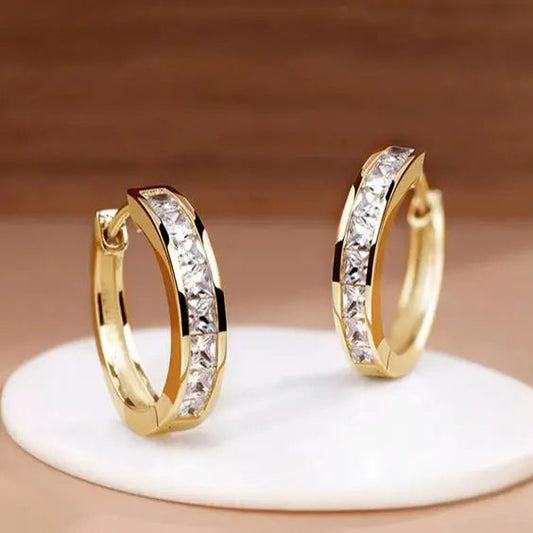 Schicke Gold und Kristall Creolen