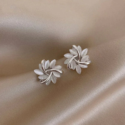 Elegante Stecker-Ohrringe in Gold und Silber